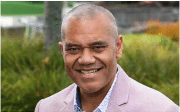 Faanānā Efeso Collins